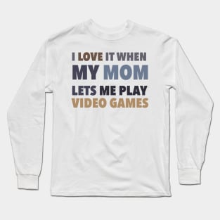 i love it when my mom lets me play video games Long Sleeve T-Shirt